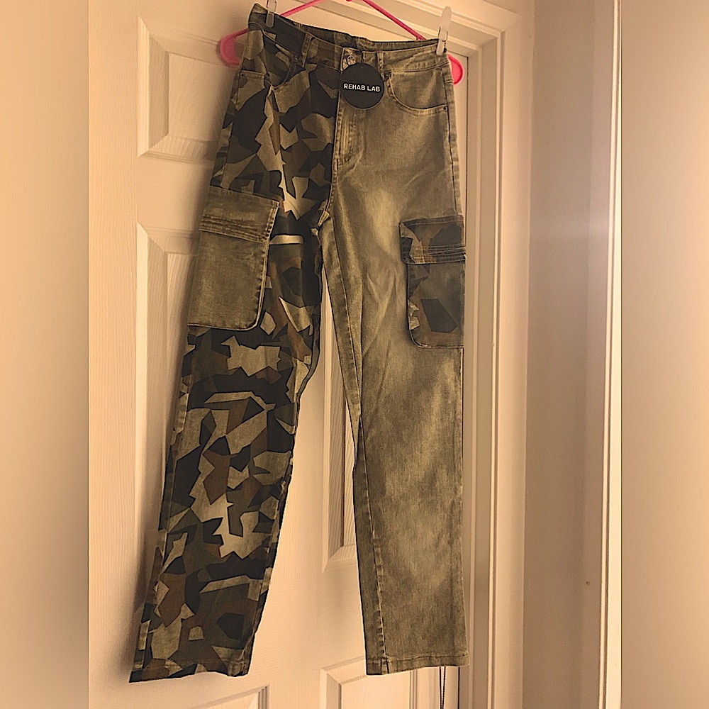 NWT ✅ REHAB LAB CAMO CARGO JEANS